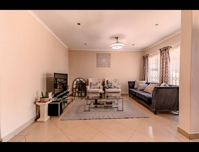 3 BEDROOM HOUSE FOR SALE IN MORNINGSIDE